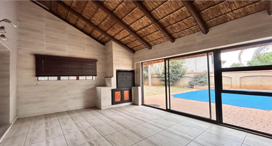 To Let 5 Bedroom Property for Rent in Melodie North West